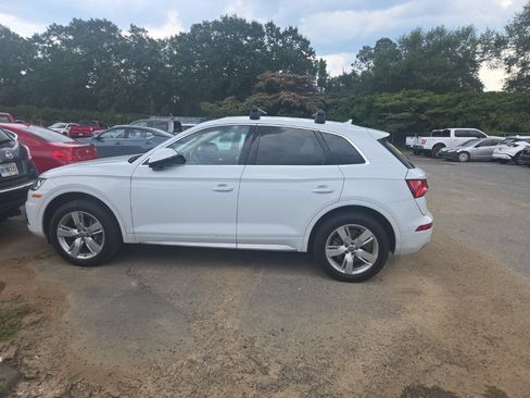 Used 2019 Audi Q5 2.0T Premium Plus w/ Premium Plus Package AWD/4WD image 2