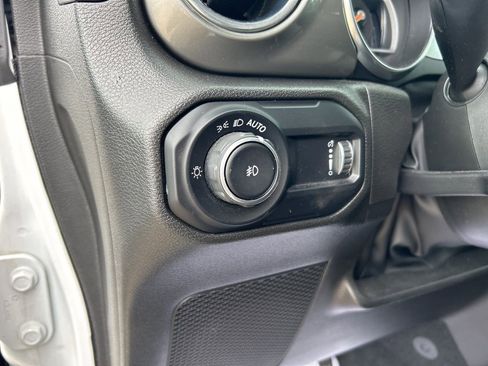 Used 2023 Jeep Wrangler Unlimited Sahara w/ Cold Weather Group AWD/4WD image 15