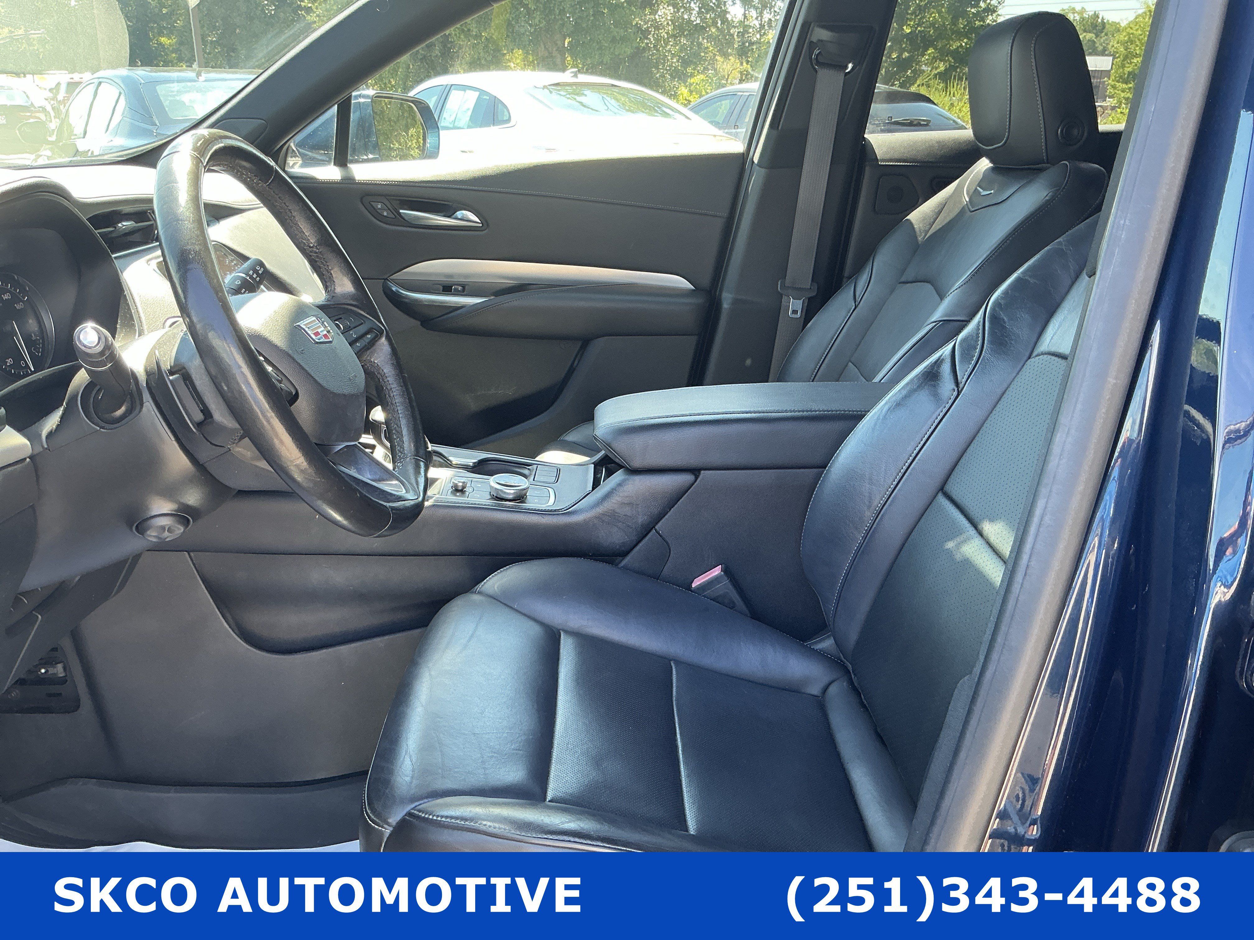 Used 2019 Cadillac XT4 Premium Luxury w/ Technology Package FWD image 11
