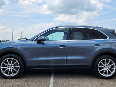 Used 2019 Porsche Cayenne S w/ Premium Package AWD/4WD image 2