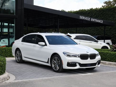 Used 2016 BMW 750i xDrive image 2