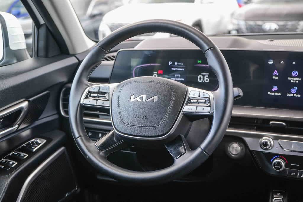 Certified 2024 Kia Telluride S w/ S Sunroof Package FWD image 16