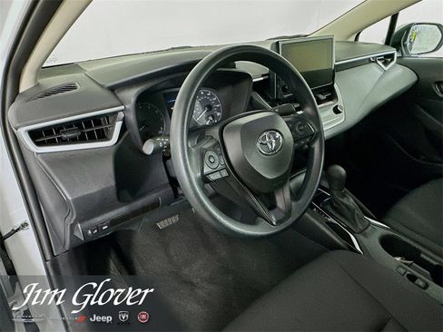 Used 2025 Toyota Corolla LE image 25