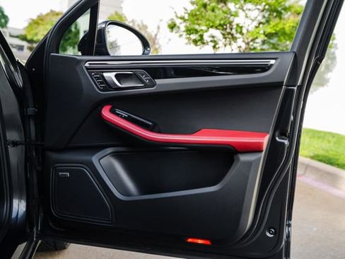 Used 2018 Porsche Macan image 77