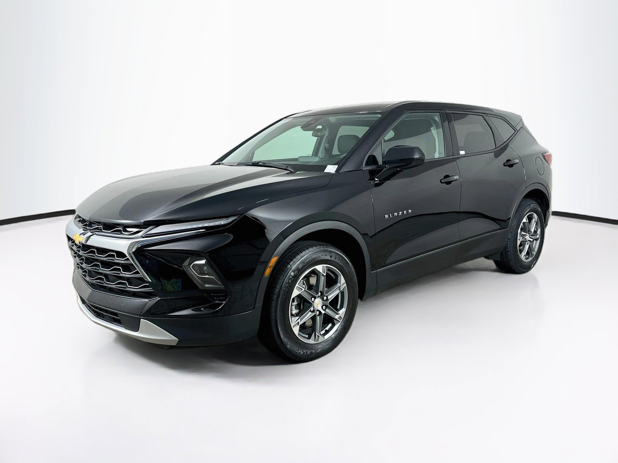 Used 2025 Chevrolet Blazer LT FWD image 3