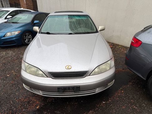 Used 1999 Lexus ES 330 FWD image 1
