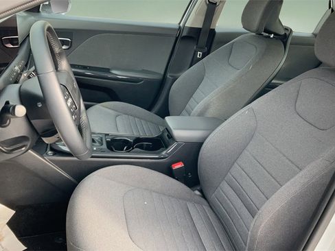 Used 2025 Kia K4 EX image 16