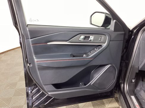 Used 2025 Ford Explorer ST-Line AWD/4WD image 19