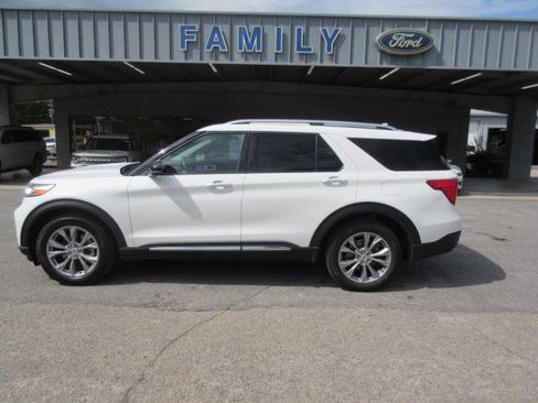 Used 2022 Ford Explorer Limited w/ Equipment Group 301A image 2