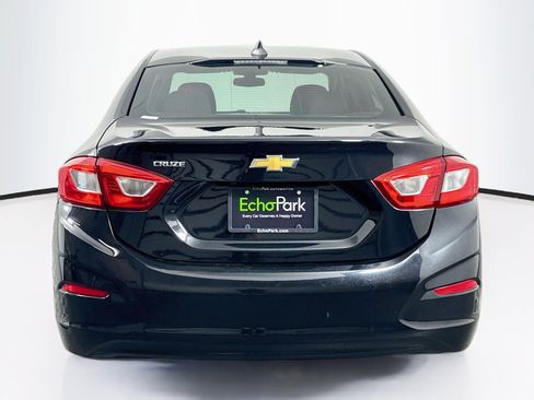 Used 2019 Chevrolet Cruze LS w/ LS Convenience Package FWD image 7
