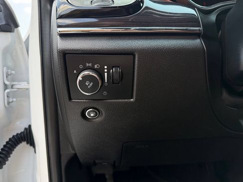 Used 2020 Jeep Grand Cherokee Overland AWD/4WD image 14