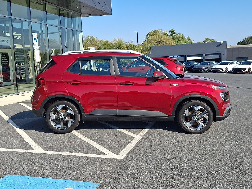 Used 2024 Hyundai Venue Limited FWD image 7