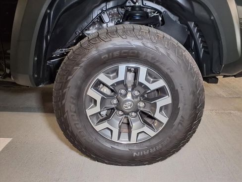 Used 2020 Toyota Tacoma TRD Off-Road w/ Technology Package image 5