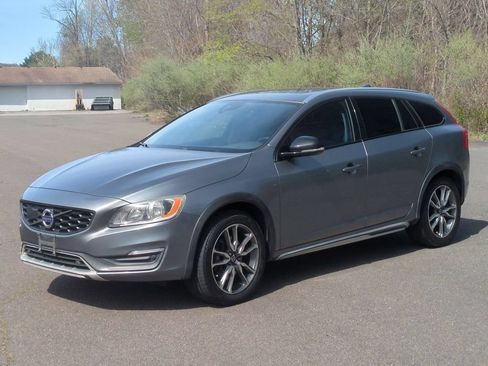 Used 2016 Volvo V60 T5 Cross Country w/ Convenience Package AWD/4WD image 8