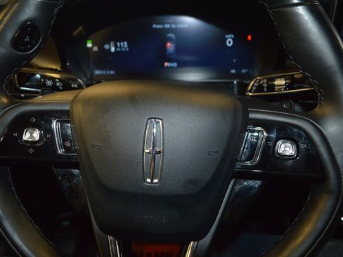 Used 2025 Lincoln Corsair Reserve AWD/4WD image 18