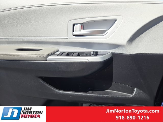 Used 2026 Toyota Sienna XLE FWD image 24