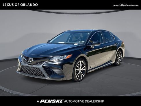 Used 2018 Toyota Camry SE w/ Convenience Package image 1