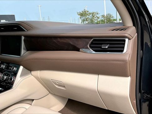 Used 2022 GMC Yukon Denali AWD/4WD image 16