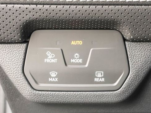 New 2026 Volkswagen Atlas Cross Sport SE image 22