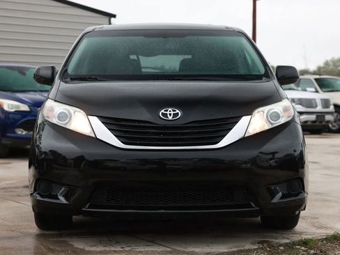 Used 2015 Toyota Sienna LE image 10