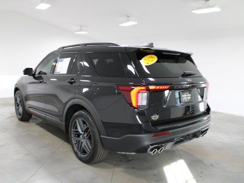 Used 2025 Ford Explorer ST image 7