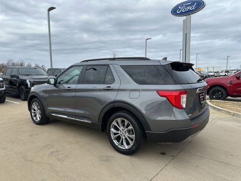 Used 2022 Ford Explorer XLT w/ Equipment Group 202A image 3