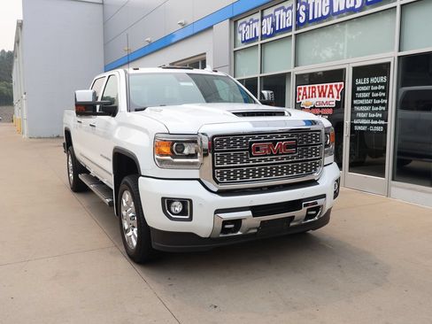 Used 2020 Chevrolet Silverado 2500 High Country w/ Z71 Off-Road Package AWD/4WD image 2