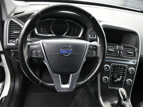 Used 2016 Volvo XC60 T5 Premier image 41