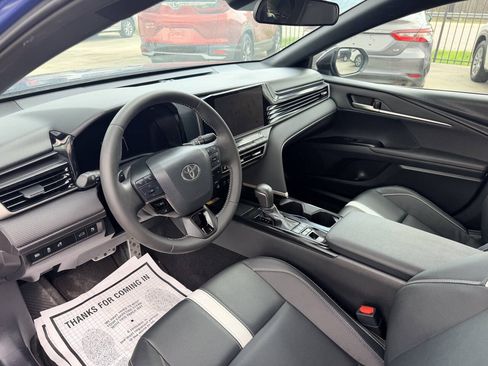 Used 2025 Toyota Camry SE FWD image 10
