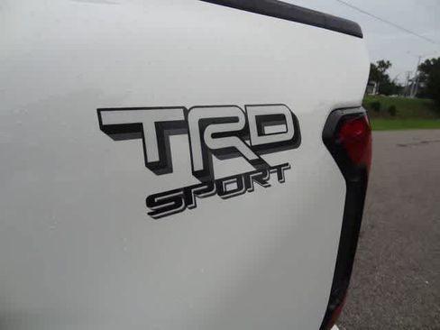 Used 2025 Toyota Tacoma TRD Sport AWD/4WD image 37