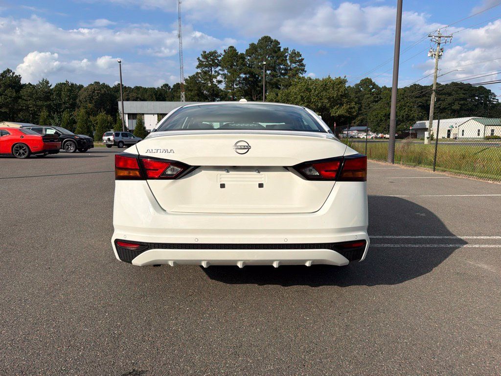 Used 2025 Nissan Altima 2.5 SV FWD image 6