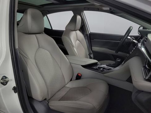 Used 2020 Toyota Camry XSE image 15