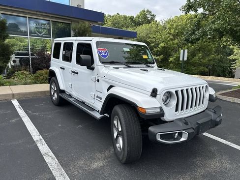 Used 2021 Jeep Wrangler Unlimited Sahara w/ LED Lighting Group AWD/4WD image 11