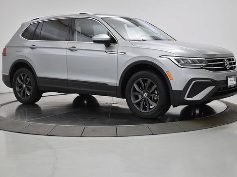 Used 2022 Volkswagen Tiguan SE AWD/4WD image 11