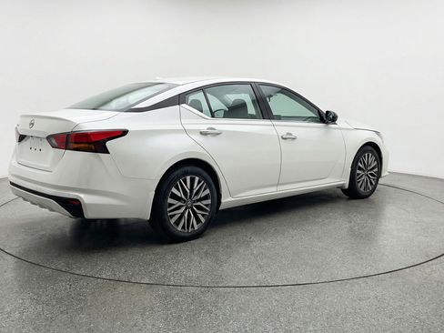 Used 2025 Nissan Altima 2.5 SV FWD image 9