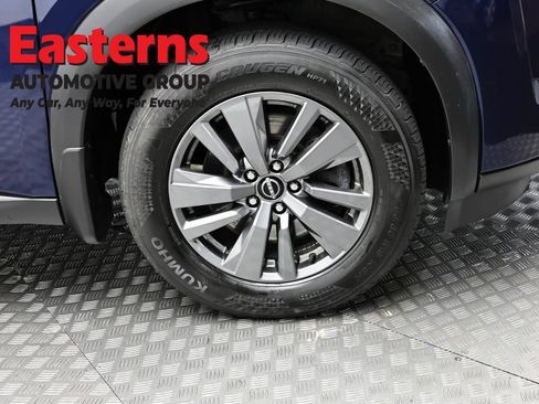 Used 2023 Nissan Pathfinder SV w/ SV Premium Package AWD/4WD image 31