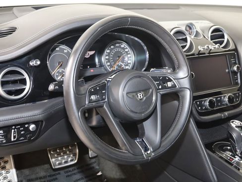 Used 2018 Bentley Bentayga image 6