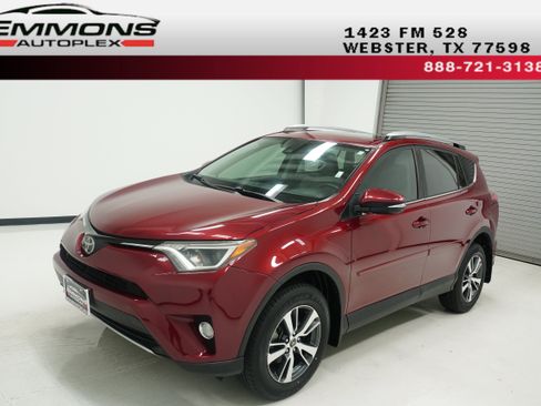 Used 2018 Toyota RAV4 XLE FWD image 1