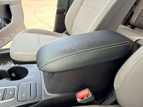 Used 2022 Ford Escape SE image 29