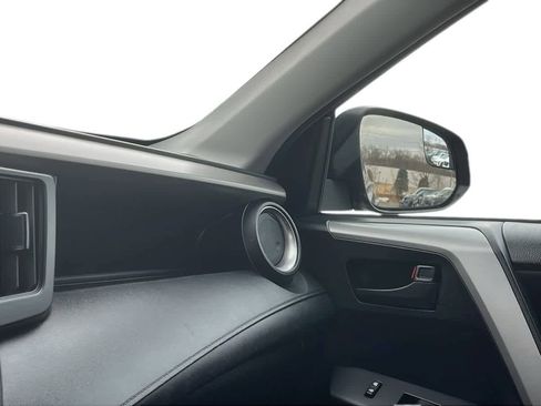Used 2017 Toyota RAV4 LE image 19
