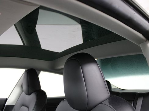 Used 2023 Tesla Model 3 Standard Range image 8