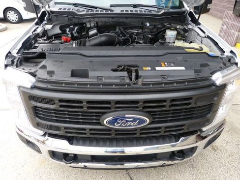 Used 2024 Ford F250 XL w/ XL Chrome Package image 9