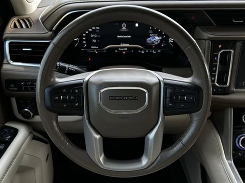 Used 2022 GMC Yukon XL Denali AWD/4WD image 14