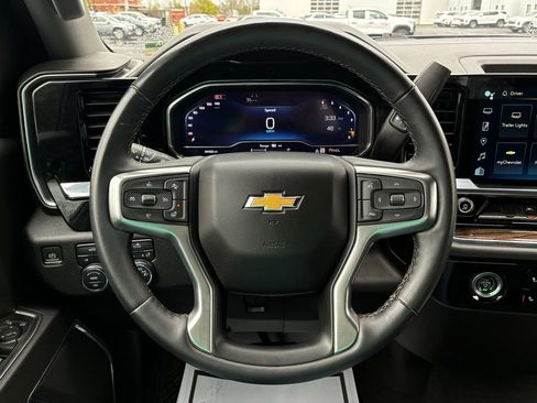 Used 2024 Chevrolet Silverado 1500 LT AWD/4WD image 8