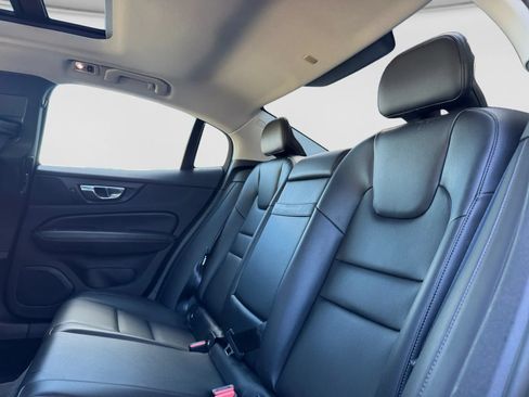 Used 2020 Volvo S60 T5 Momentum FWD image 17