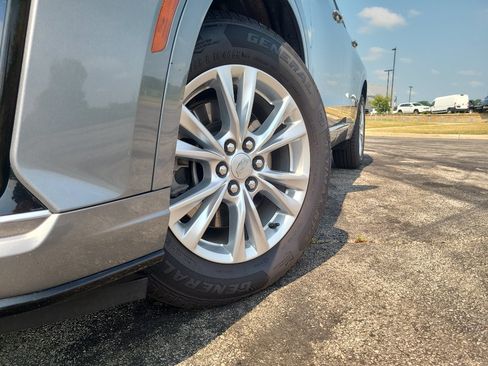 Used 2024 Cadillac XT6 Luxury w/ LPO, Floor Liner Package AWD/4WD image 9