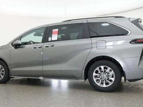 New 2026 Toyota Sienna XLE image 53