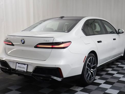 Certified 2025 BMW 760i xDrive w/ Executive Package AWD/4WD image 18