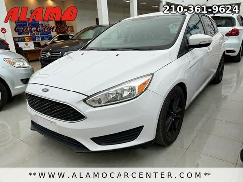 Used 2017 Ford Focus SE image 1