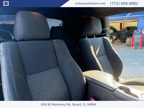 Used 2019 Dodge Challenger SXT image 25